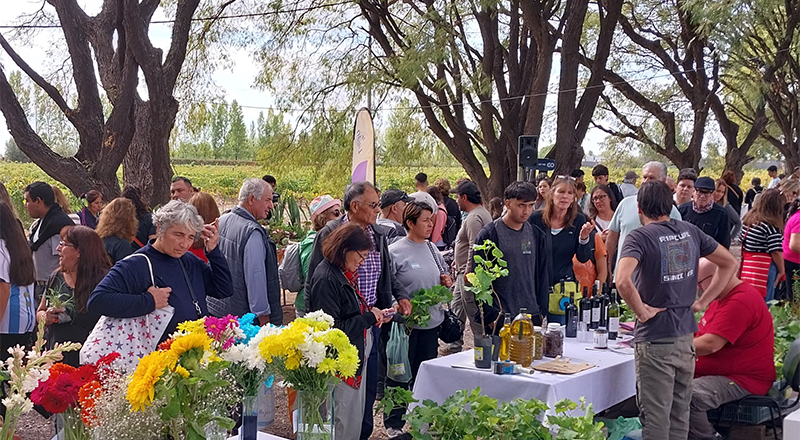 Feriantes en la exposición INTA Mendoza Puertas Abiertas