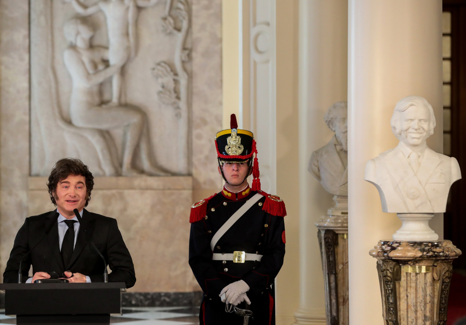 El Presidente Javier Milei en el Salón de los Bustos