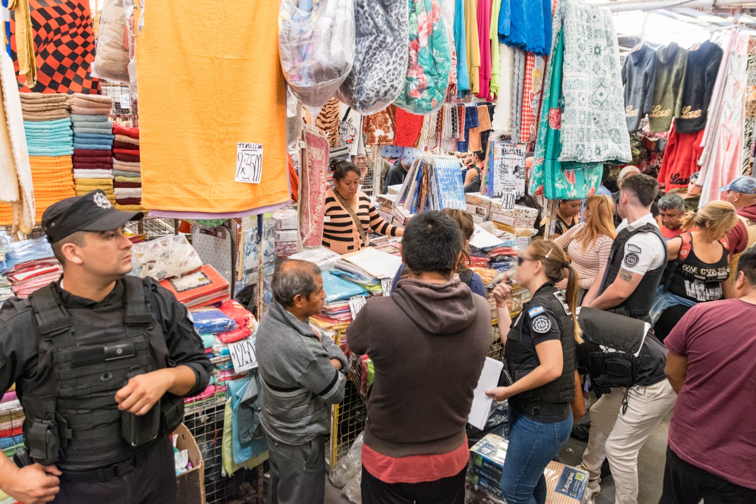 La Psa Secuestró Gran Cantidad De Mercadería En La Salada Por Falsificación De Marcas 1256