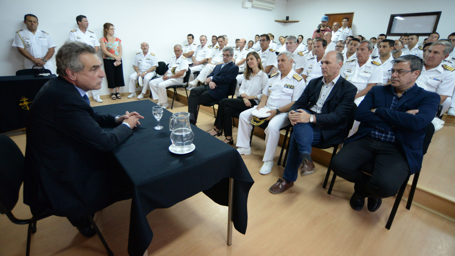 presentación del ministro Agustín Rossi