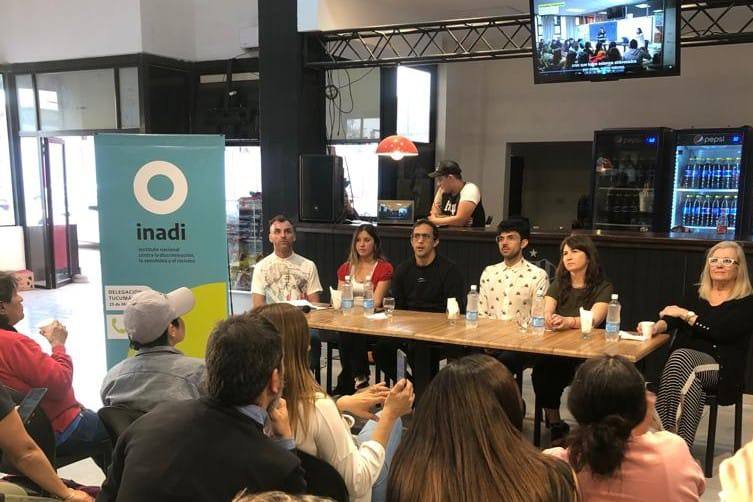 Imagen de José Chatruc durante la charla "Masculinidades en el Deporte"