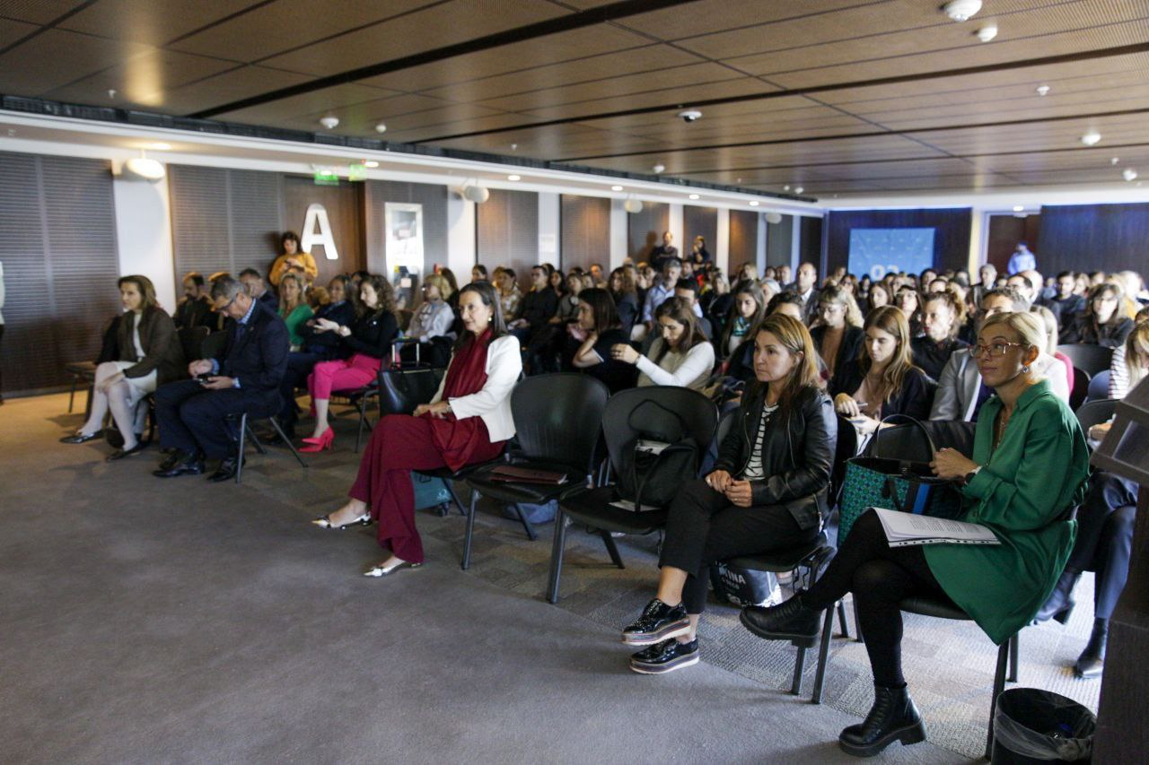 imagen general de las personas presentes durante la presentación del Módulo de Género