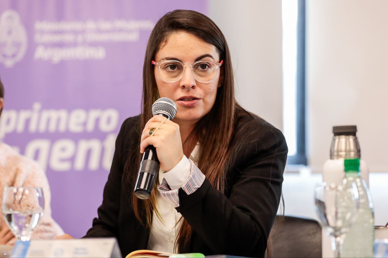 La ministra Mazzina en su exposición en el Consejo Federal