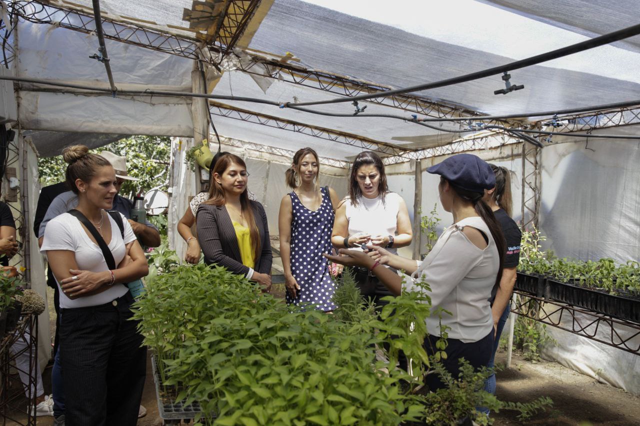 Mazzina durante el encuentro con mujeres rurales en Valle Viejo