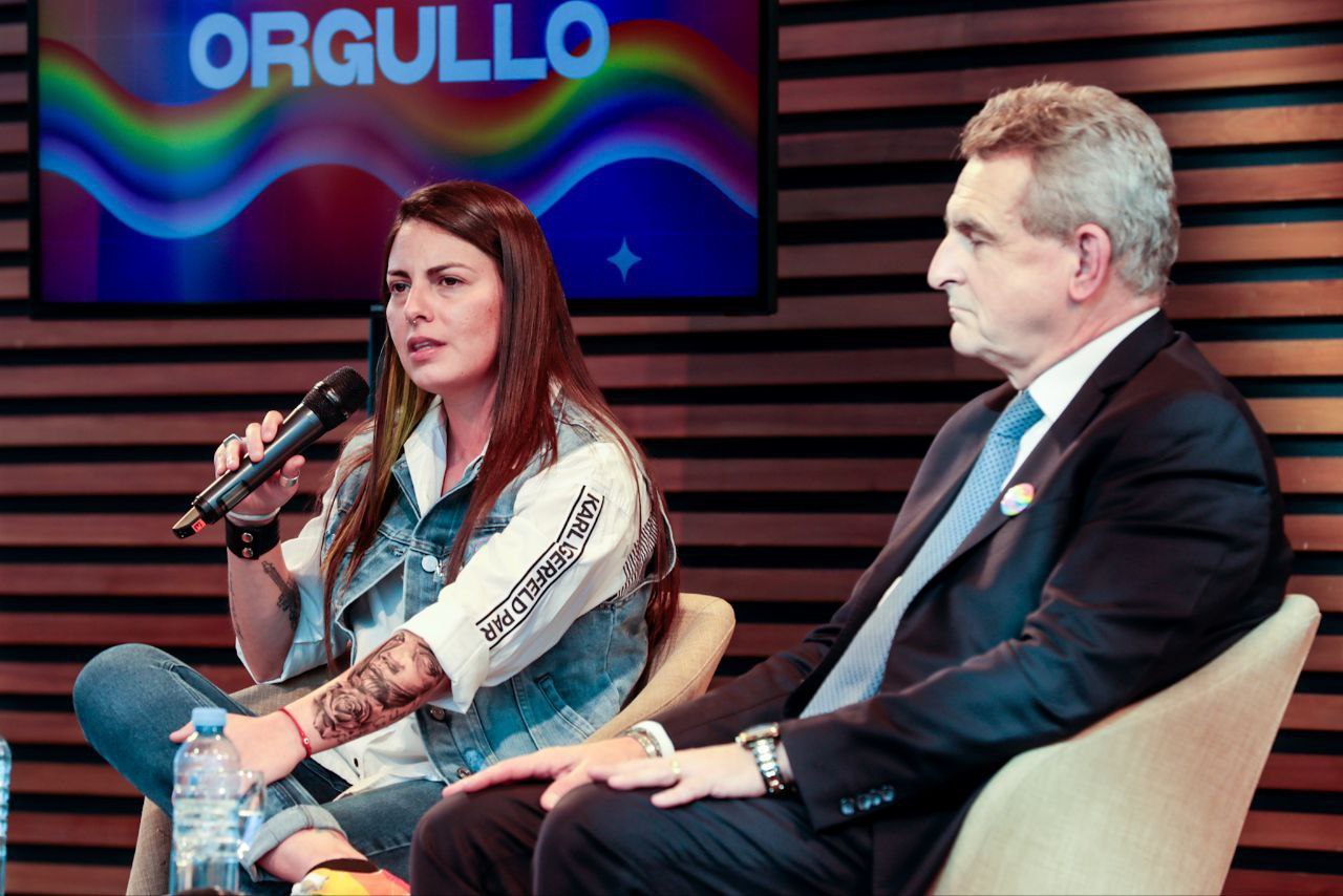 Imagen Ayelén Mazzina y Agustín Rossi durante el acto de apertura