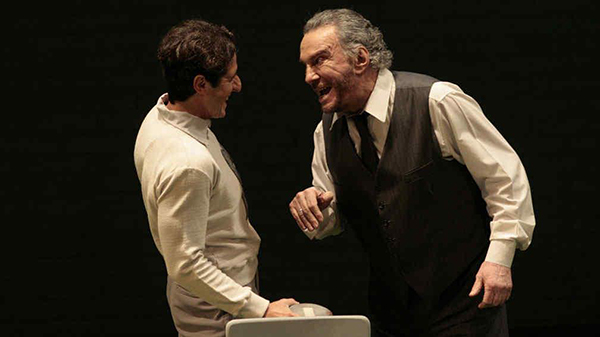 Alfredo Alcón con Diego Peretti en La muerte de un viajante