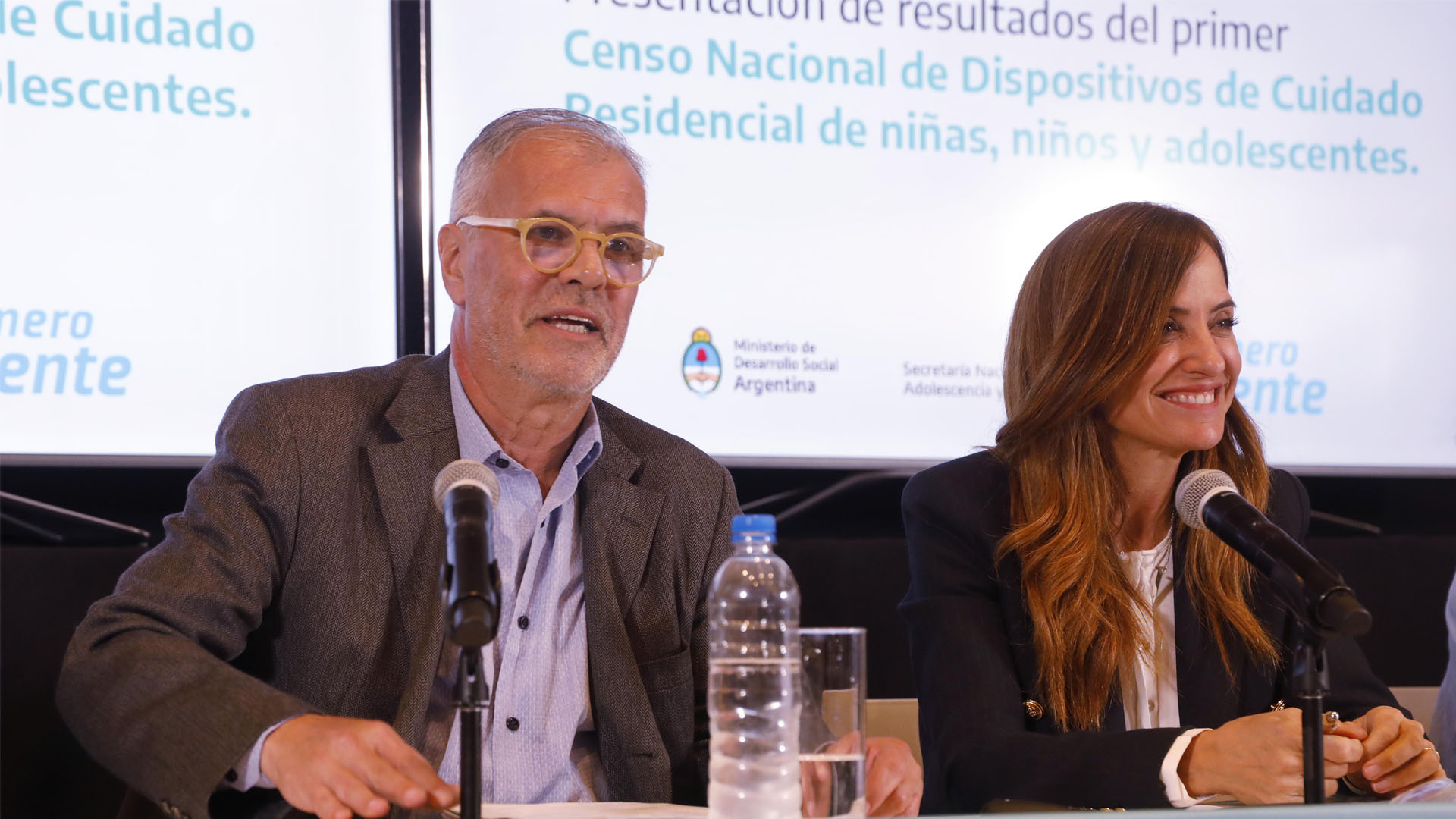 La ministra Tolosa Paz junto al secretario Gabriel Lerner.