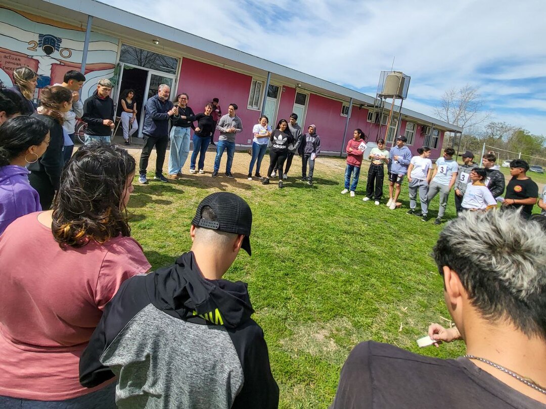 Jóvenes participando del taller de DDHH