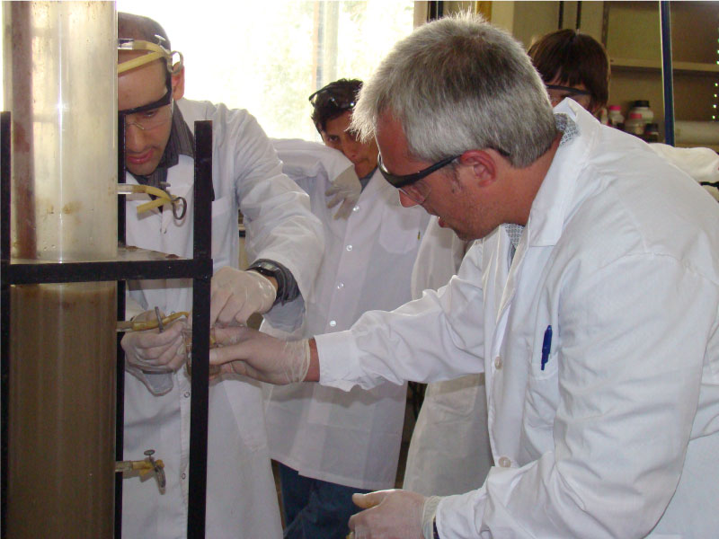 Ensayos de tratamiento de efluentes a escala piloto para estudios de factibilidad u optimización. Imagen