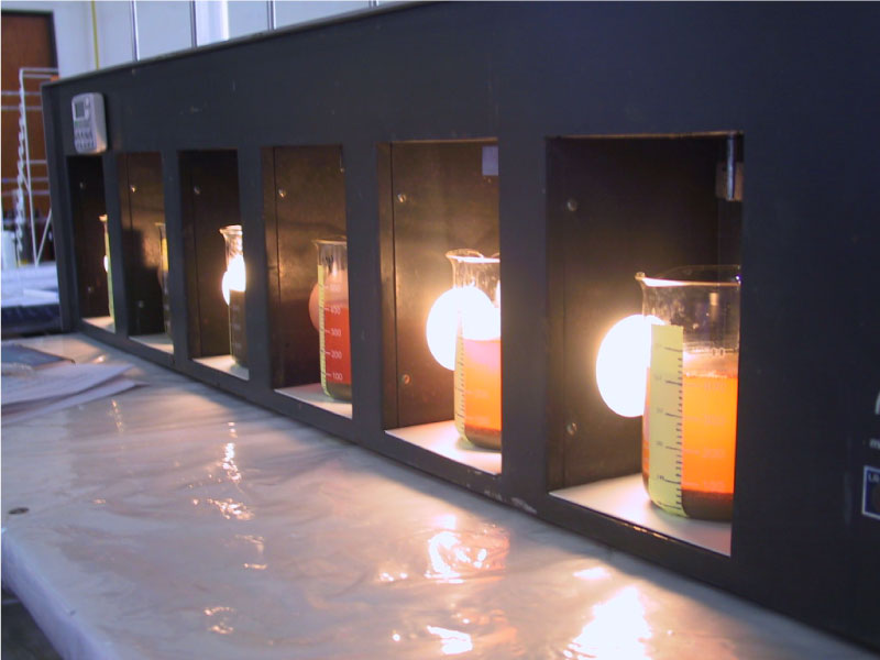 Ensayos de tratamiento de efluentes a escala laboratorio para estudios de factibilidad u optimización. Imagen