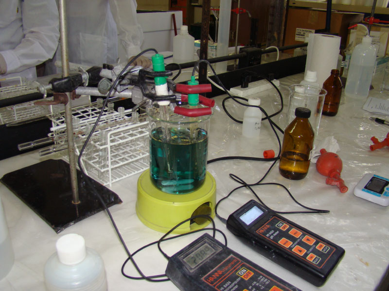 Ensayos de laboratorio. Piloto de tecnologías innovadoras para el tratamiento de agua y efluentes Imagen