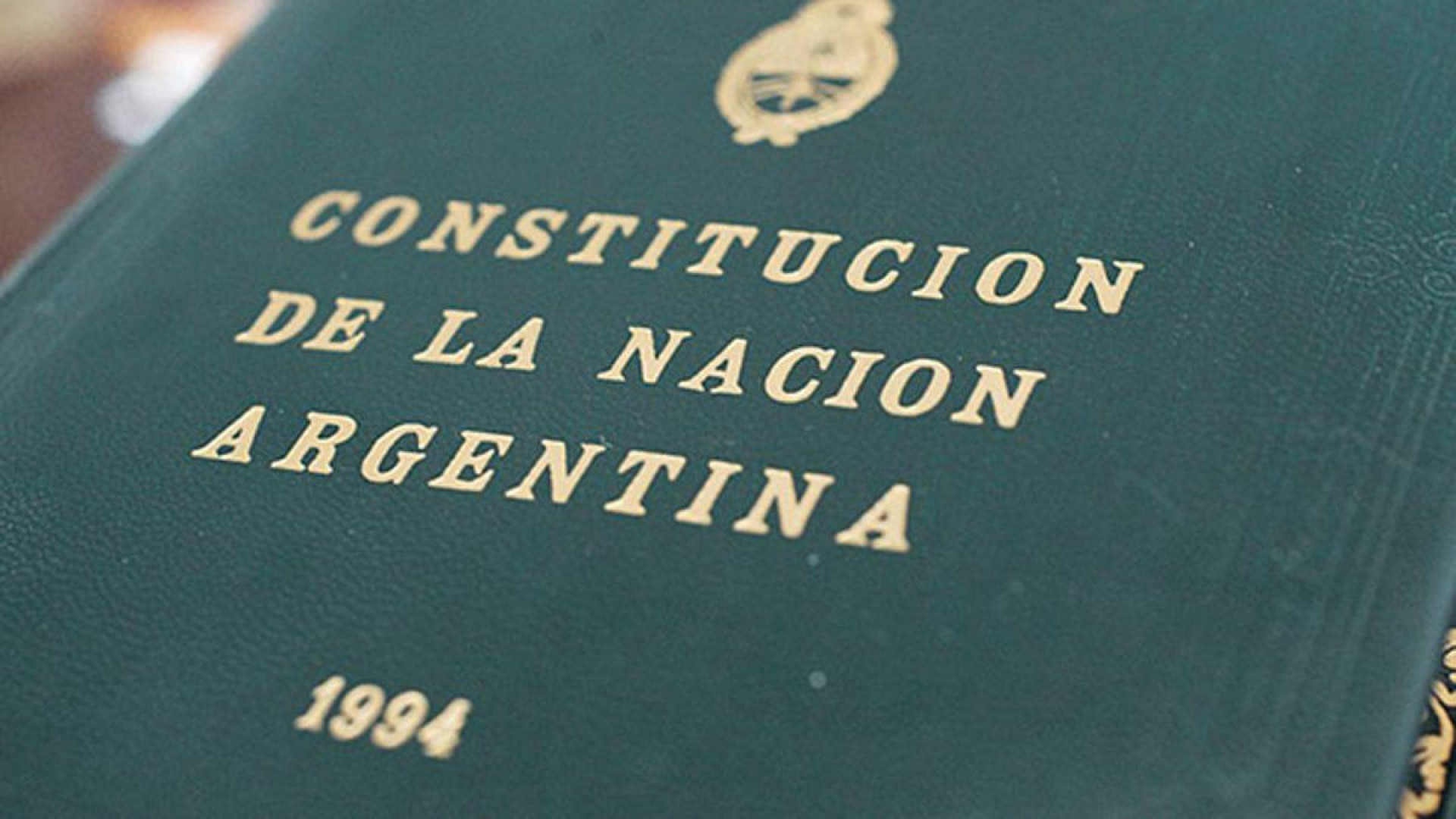 noticiaspuertosantacruz.com.ar - Imagen extraida de: https://argentina.gob.ar/noticias/22-de-agosto-de-1994-promulgacion-de-la-nueva-constitucion-nacional