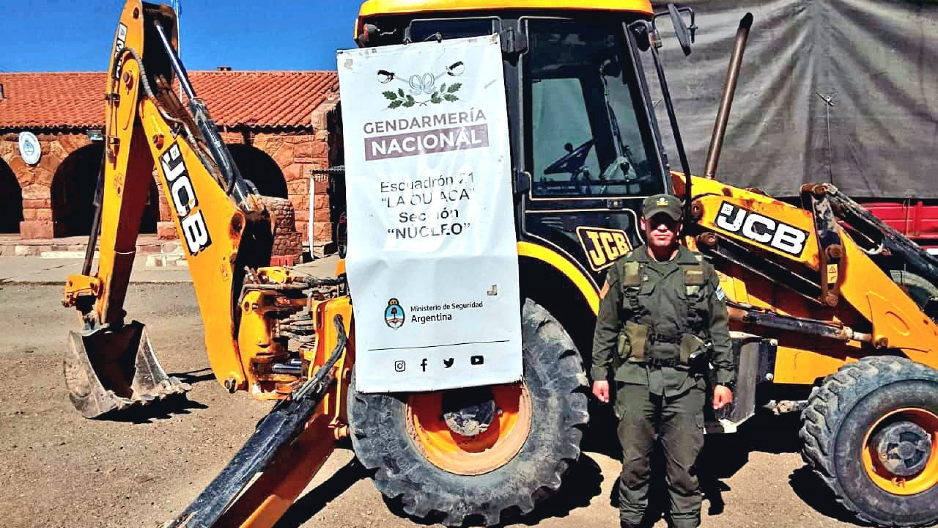 noticiaspuertosantacruz.com.ar - Imagen extraida de: https://argentina.gob.ar/noticias/jujuy-gendarmeria-secuestro-una-retroexcavadora-en-el-limite-internacional-fronterizo