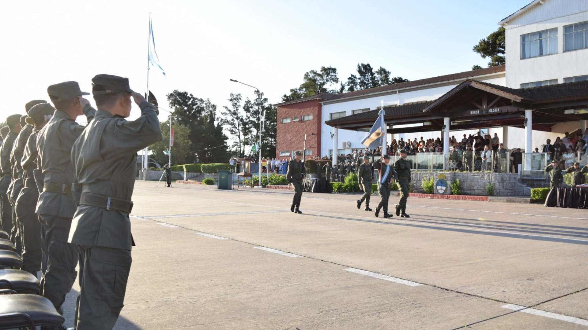 noticiaspuertosantacruz.com.ar - Imagen extraida de: https://argentina.gob.ar/noticias/egreso-del-curso-de-profesionales-de-formacion-basica-de-los-escalafones-profesionales