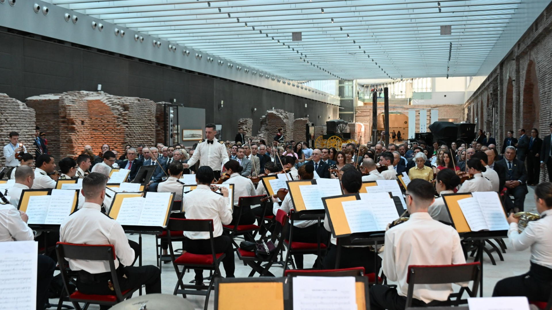 noticiaspuertosantacruz.com.ar - Imagen extraida de: https://argentina.gob.ar/noticias/la-orquesta-sinfonica-de-la-prefectura-se-presento-en-el-museo-casa-rosada