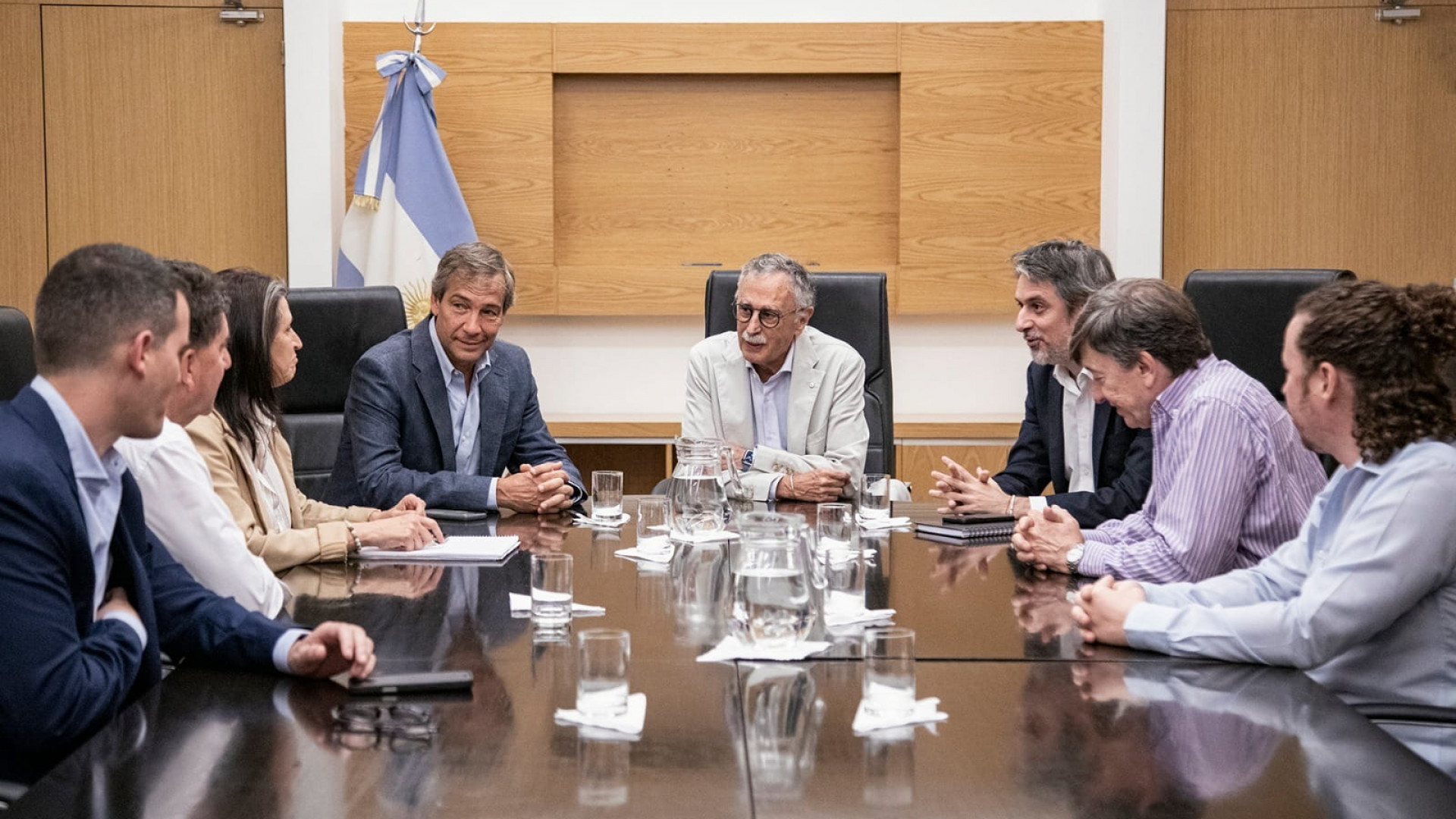 noticiaspuertosantacruz.com.ar - Imagen extraida de: https://argentina.gob.ar/noticias/lugones-destaco-el-fin-de-las-intermediaciones-en-su-visita-la-superintendencia-de