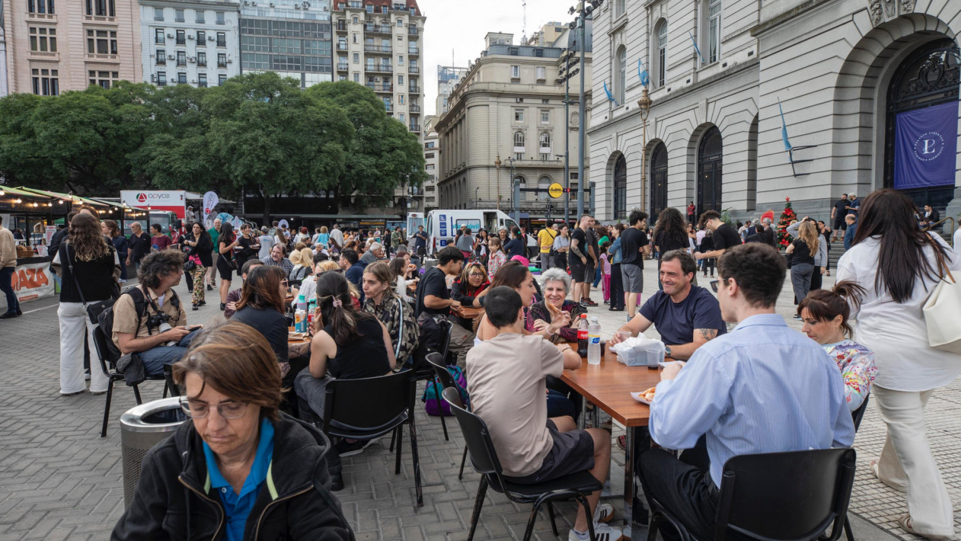 noticiaspuertosantacruz.com.ar - Imagen extraida de: https://argentina.gob.ar/noticias/mas-de-10-mil-personas-disfrutaron-durante-la-tarde-en-la-explanada-del-palacio-libertad