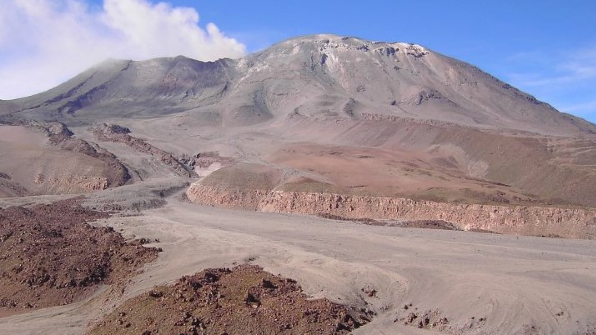 noticiaspuertosantacruz.com.ar - Imagen extraida de: https://argentina.gob.ar/noticias/se-eleva-alerta-amarilla-el-vn-lascar-en-chile