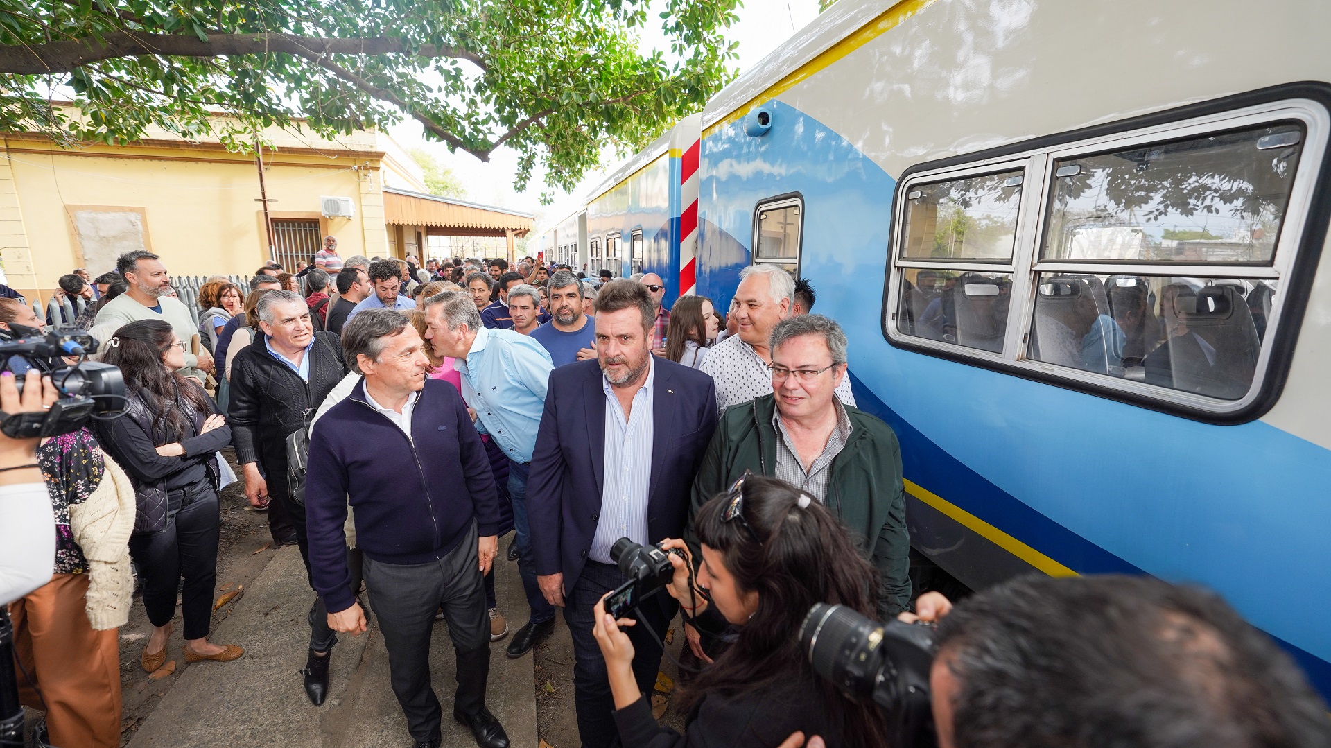 El tren saliendo desde la estación Guadalupe