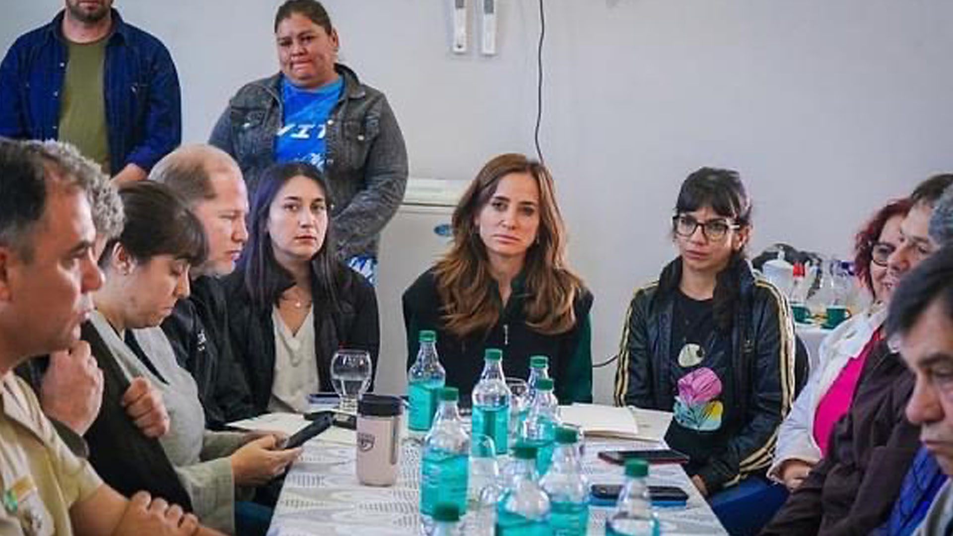 La ministra en una mesa de trabajo coordinando el operativo de asistencia a Corrientes, Chaco y Misiones luego de las inundaciones.