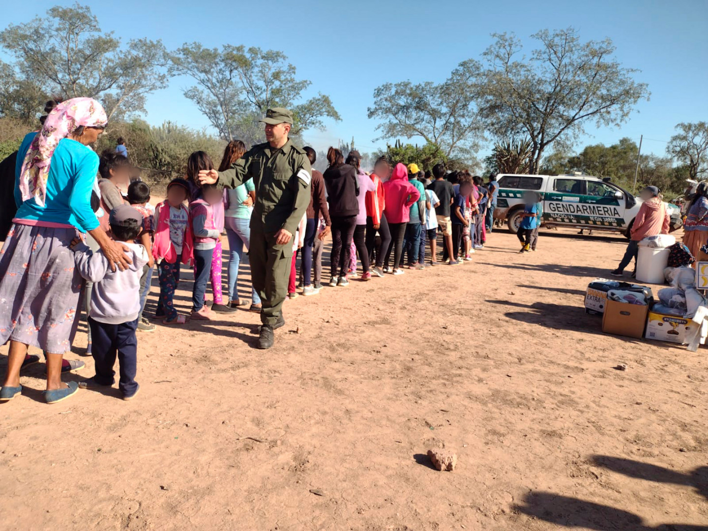 Entregan donaciones a familias chaque as Argentina.gob.ar