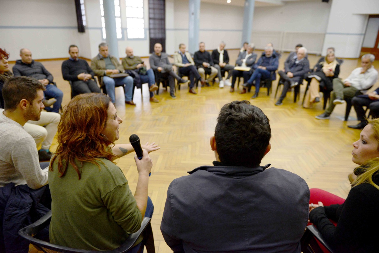 Participantes del encuentro en una ronda.