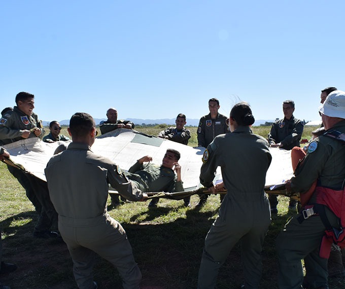 Cadetes de la Escuela de Aviación Militar realizaron supervivencia